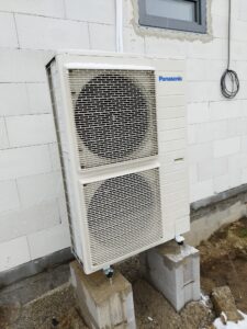 montáž tepelného čerpadla Panasonic T-cap s výkonom 9kW a integrovaným zásobníkom TUV
